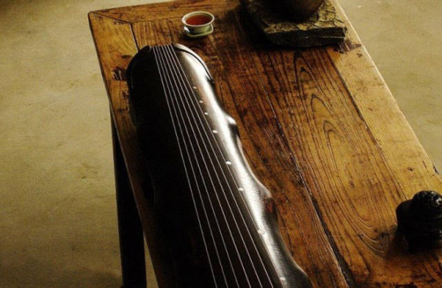 楚雄彝族自治州古琴蕴含的传统文化，一把古琴制备出来要两年的时间